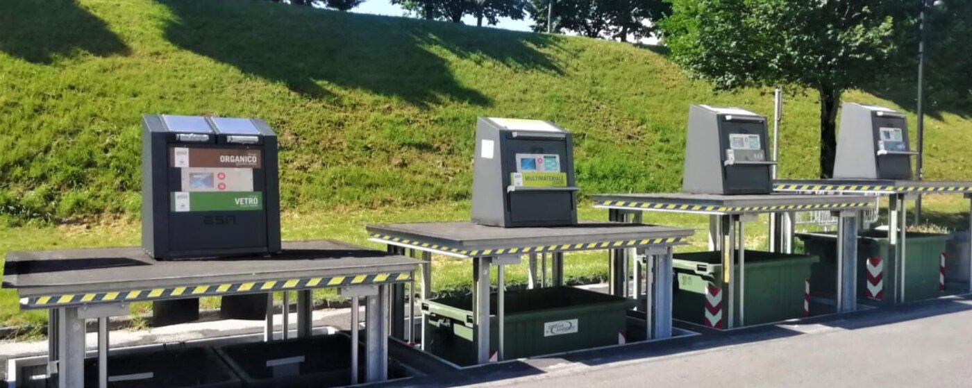 Colonnine di conferimento a raso di un sistema di raccolta interrata